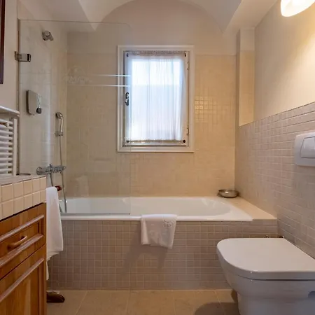 Spacious Single Detached House With Terrace - Near To Hagia Sophia *